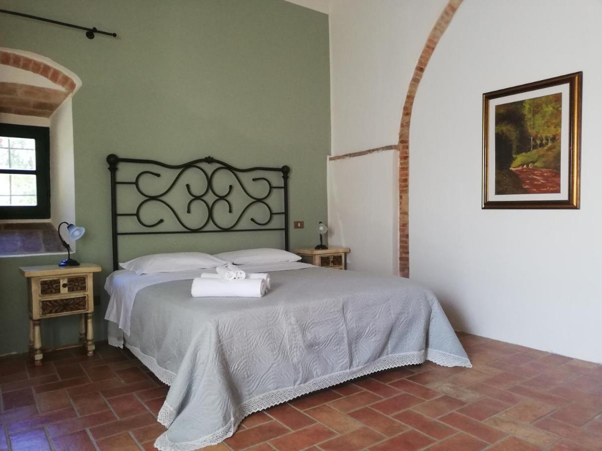 リパルベッラ Agriturismo Terenzanaアパートホテル エクステリア 写真