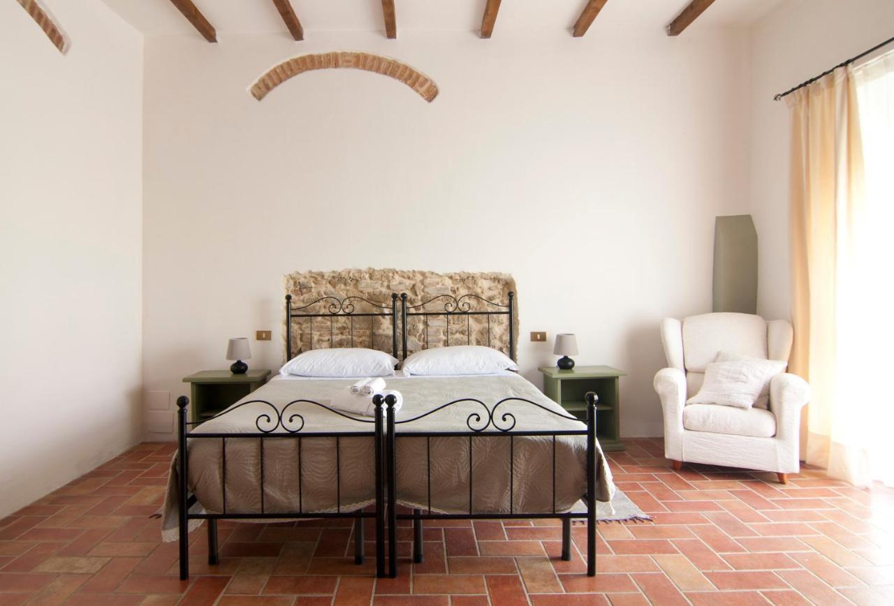 リパルベッラ Agriturismo Terenzanaアパートホテル エクステリア 写真